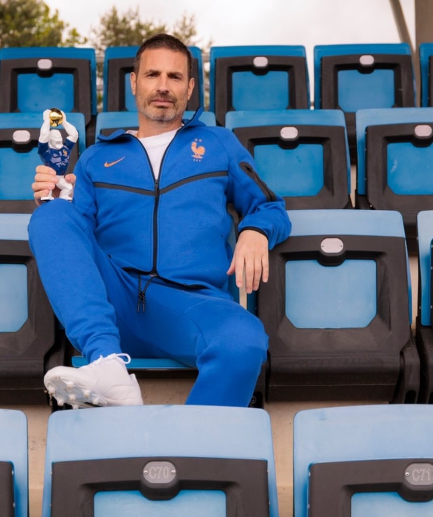Richard Orlinski revisite son célèbre Kong aux couleurs de l’Équipe de France